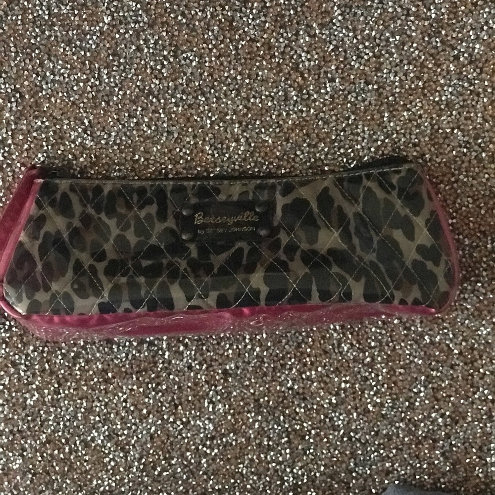 ⭐️⭐️4 for $15 plus $4.99 shipping ⭐️ Betsy Johnson
